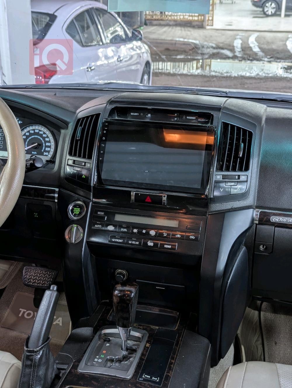 تۆیۆتا لاند کروزەر